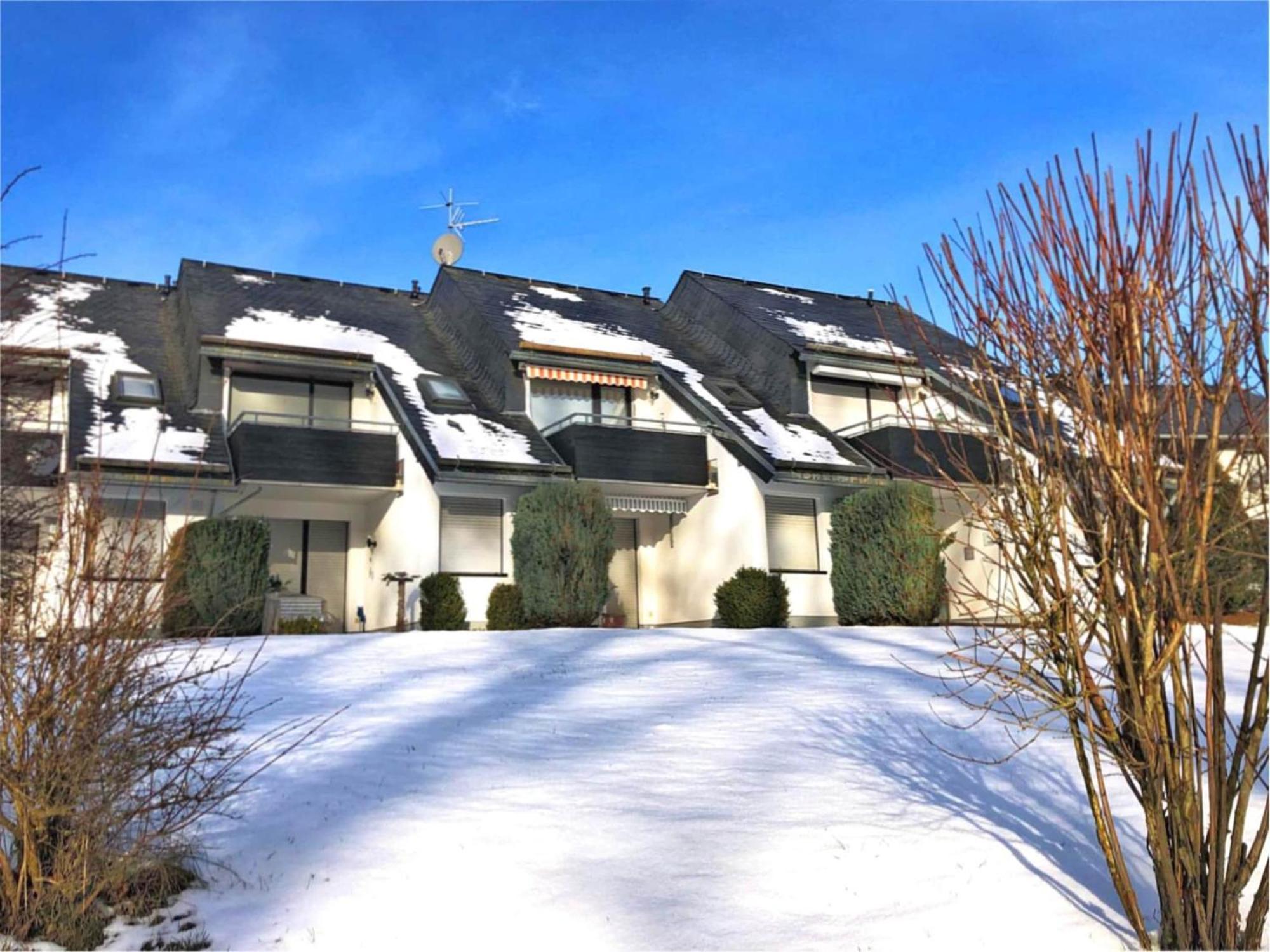 Cosy Apartment Over Usseln With Private Terrace ヴィリンゲン エクステリア 写真